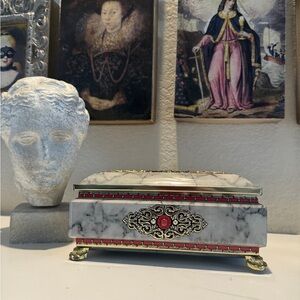 Blue Bird Confectionery Footed 1940s Tin‎ Made in  England